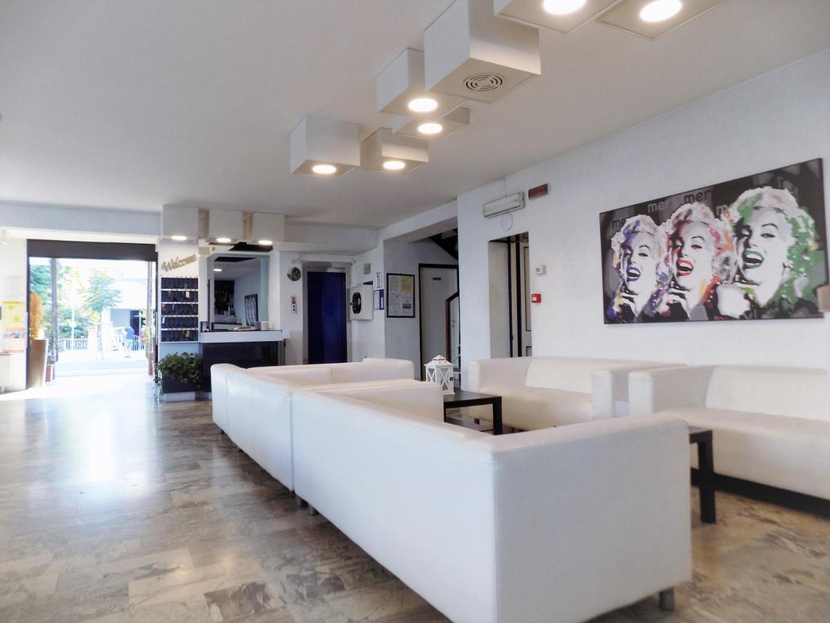 Hotel Diplomatic Riccione Extérieur photo