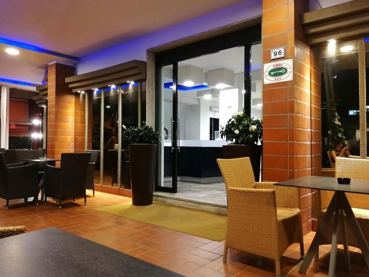 Hotel Diplomatic Riccione Extérieur photo