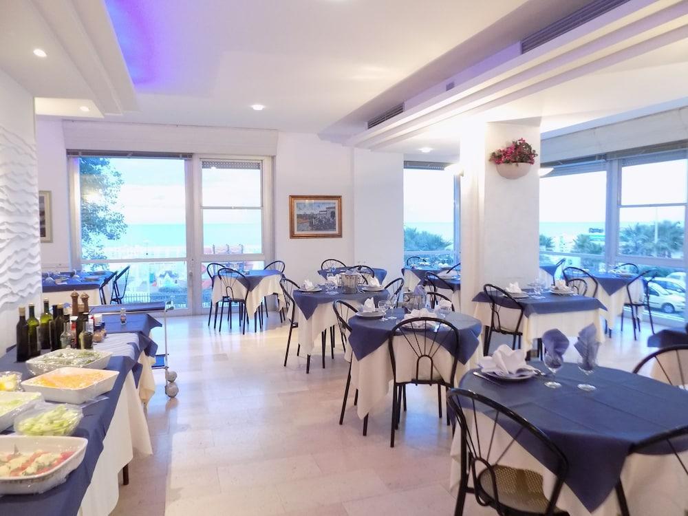 Hotel Diplomatic Riccione Extérieur photo
