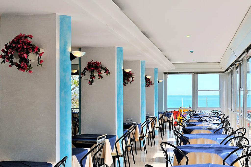 Hotel Diplomatic Riccione Extérieur photo