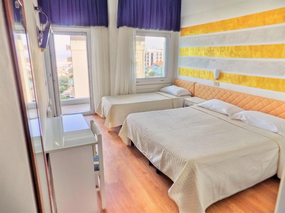 Hotel Diplomatic Riccione Extérieur photo